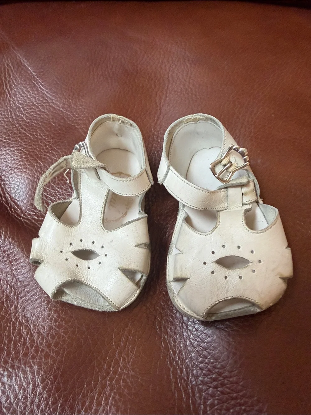 1950’s Classic Ivory Kids Leather Sandals with Buckle